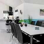 Prázdninový dům 8 Person In *